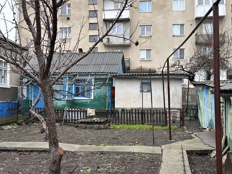 Будинок в центрі м.Сокиряни