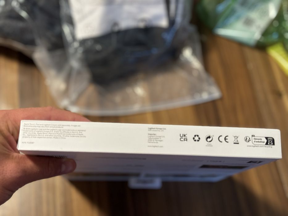 Logitech Combo touch tastatur case ipad air 13-inch новий запакований