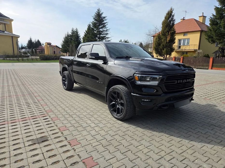RAM 1500 RAM 1500 laramie black - idealny
