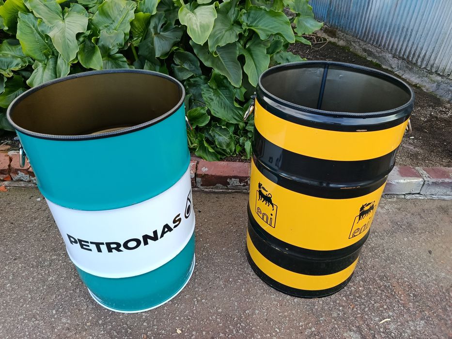 Bidão lavatório Yamaha/Baldes lixo Petronas e ENI