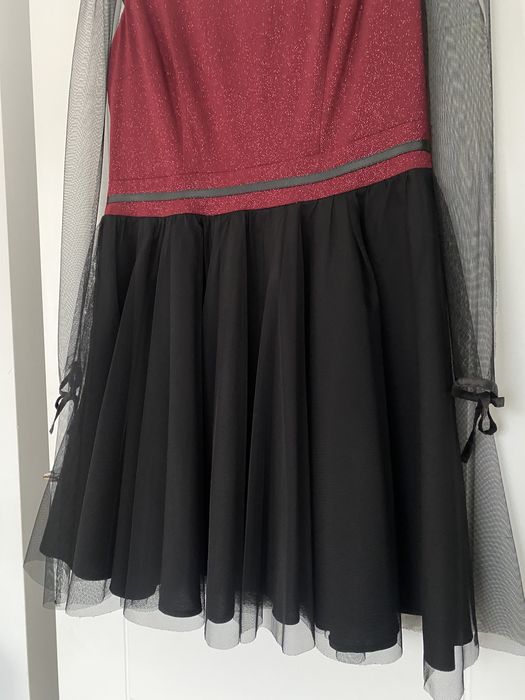 Sukienka brokatowa z tiulem 42 XL bordowa czarna