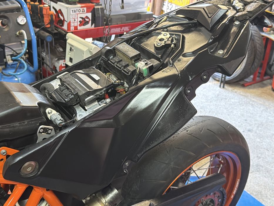 Ktm 690 smc 2015 zbiornik paliwa z pompa i czujnikiem