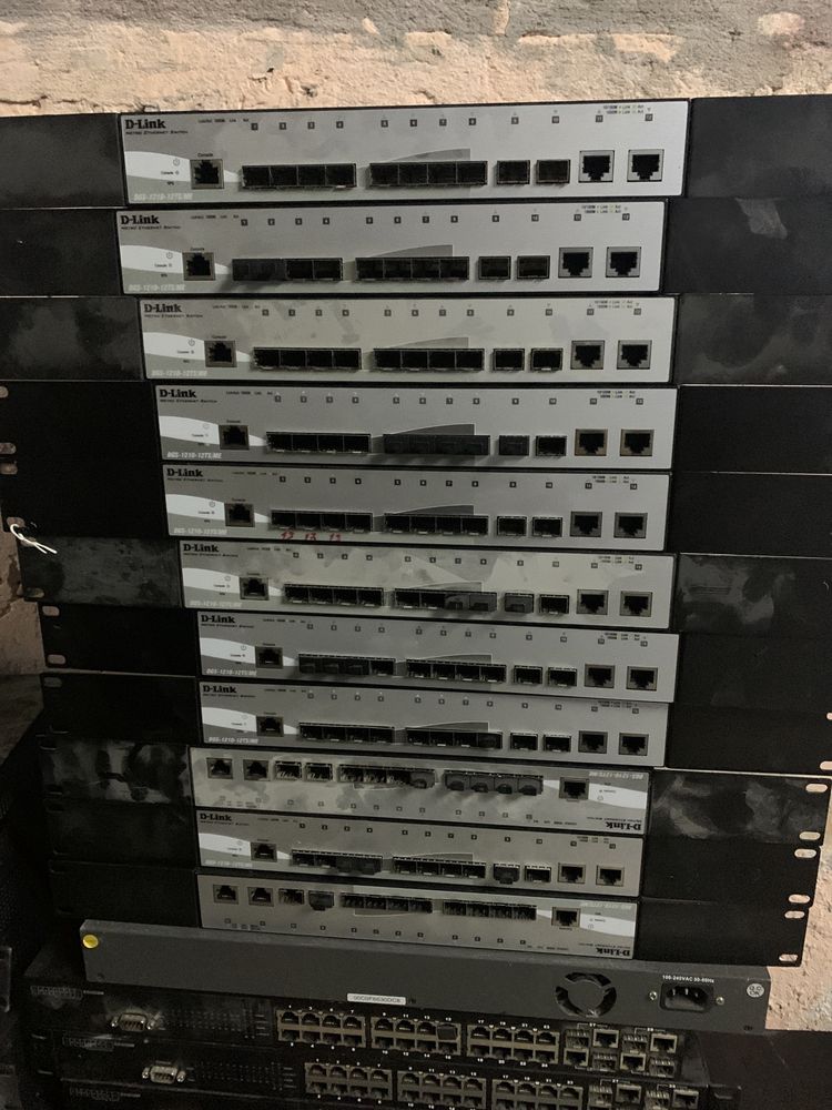 Гігабітний комутатор з SFP портами D-Link DGS-1210-12TS/ME: 5 890 грн ...