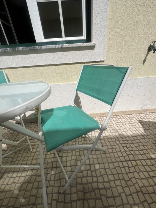 Mesa e 2 careiras de exterior