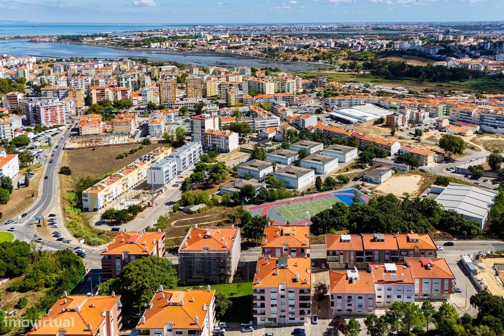 Paivas / Amora - Apartamento T3 Com Garagem