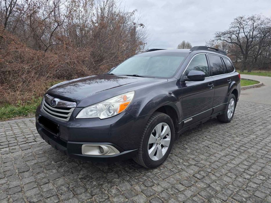 Продам любимый автомобиль отца,заказывали для себя на аукционе в Америке с минимальными повреждениями.Вся безопасность на месте ,все стекла и фары родные.Салон чистый и аккуратный .Автомобиль после полного т.о.,ходовая мягкая без посторонних стуков ,мотор работает идеально , коробка переключает плавно,климат заправлен.Новая зимняя резина , два ключа.Автомобиль очень комфортный и одновременно высокий клиренс,полный привод дает уверенность в езде в любое время года.В настоящий момент автомобиль полностью обслужен и во вложениях не нуждается.