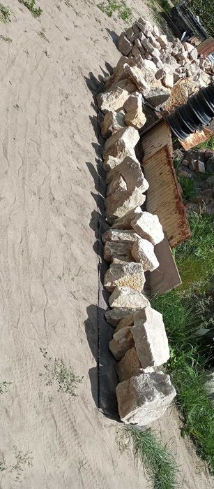 kamień z fundamentów starego domu duże i mniejsze  - różne  - DUŻO