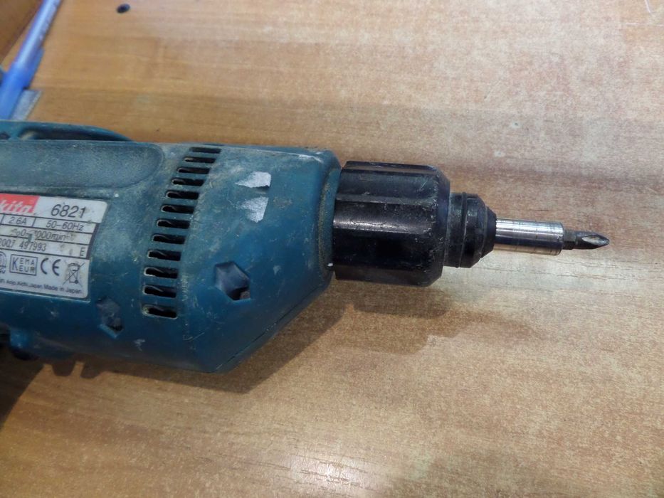 Makita 6821 Wkrętarka elektryczna  do płyt gipsowo-kartonowych g-k