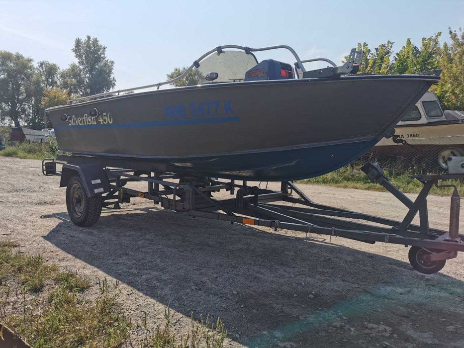 Лодка моторная с лафетом