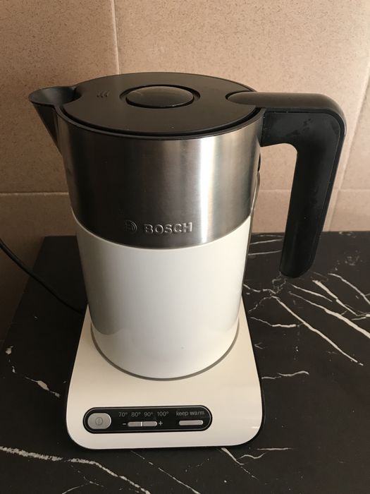 Чайник Bosch TWK8611P -( рабочий на запчасти )