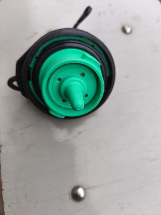 Кришка бака ауді q3