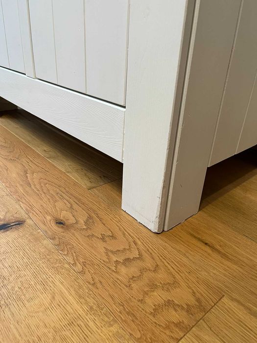 Zestaw mebli dziecięcych Pinio: łóżeczko, komoda z przewijakiem, szafa