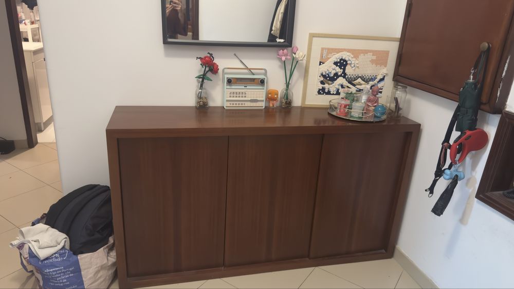 Aparador de madeira maciça