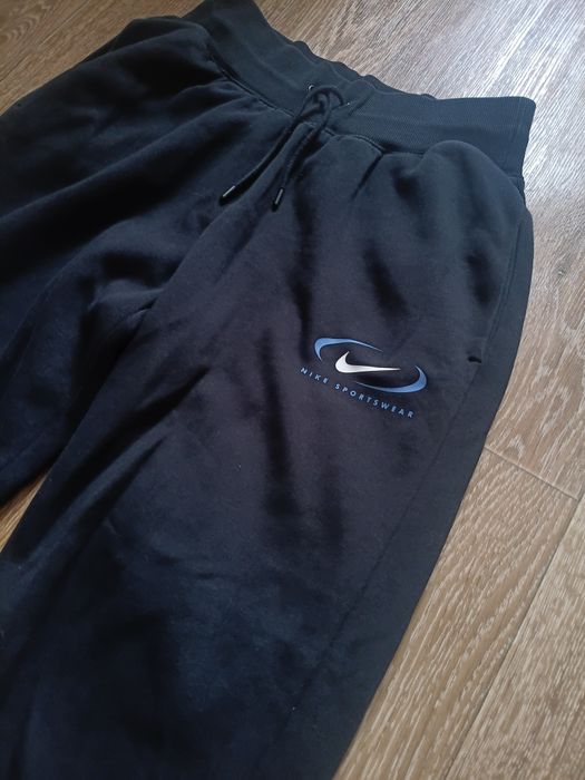 Чорні спортивні штани Nike