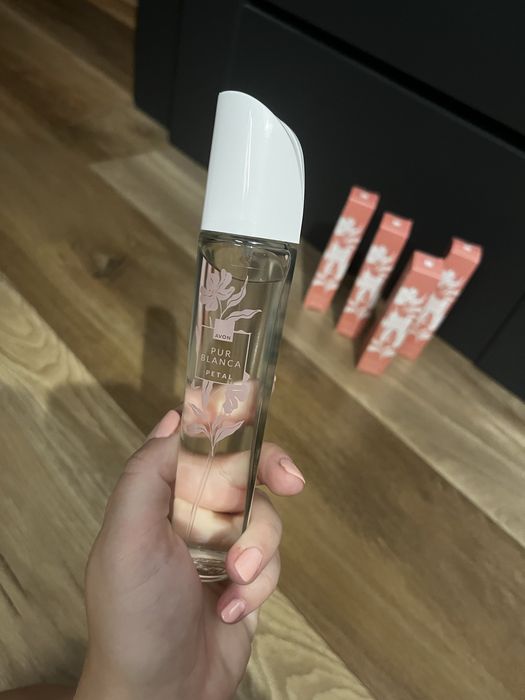 Avon Pur blanca Petal 50 ml nowa