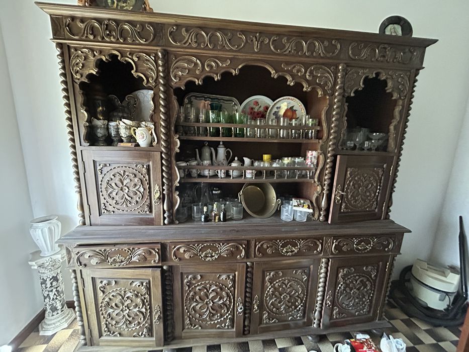 Movel e mesa com 8 cadeiras