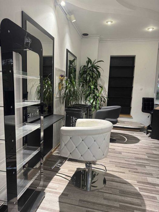 Діючий бізнес ǀ Салон краси - Перукарня з меблями, центр, Чорновола