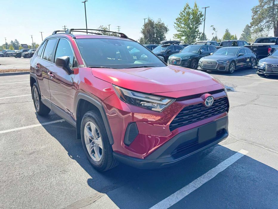 Toyota RAV4 XLE Premium      2024