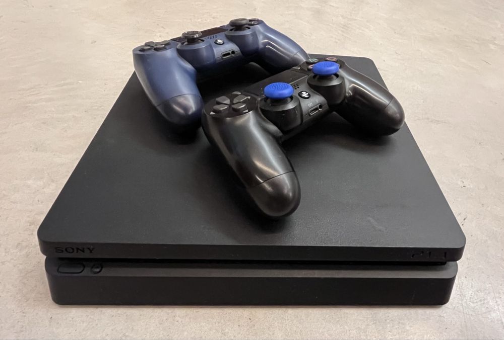 Playstation 4 slim 500gb + 18 jogos