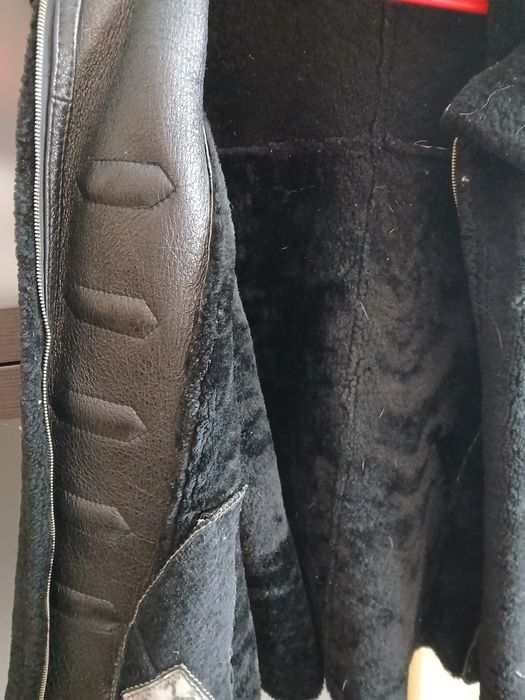 Куртка шкіряна на натуральній цегейці.