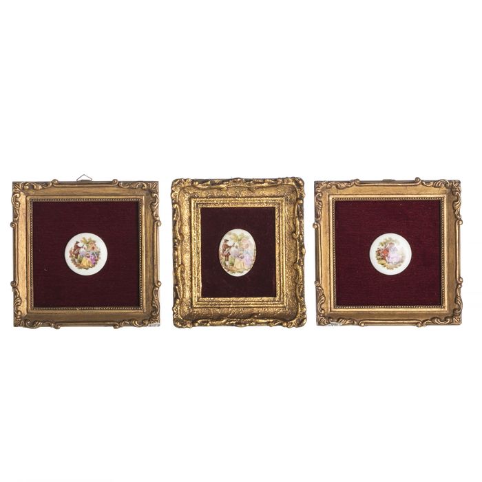 Porcelana - Três placas em porcelana