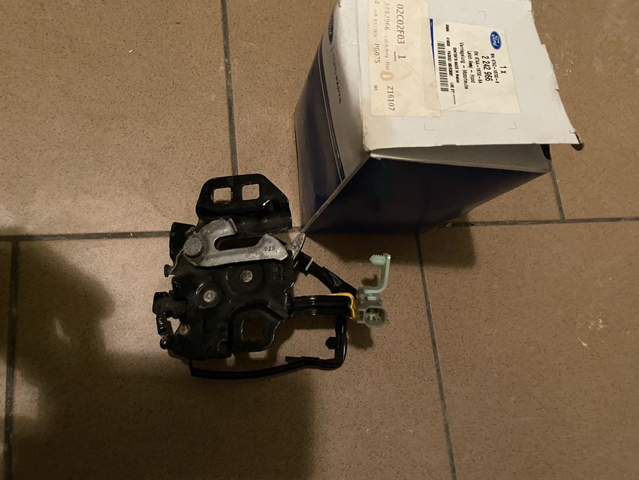 Zamek maski emblematy