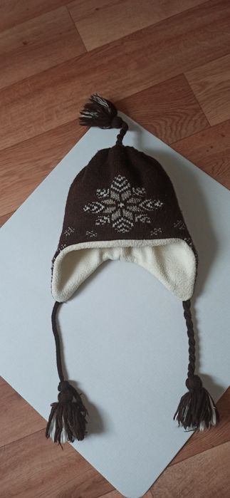 Czapka zimowa, wiązana, dość gruba