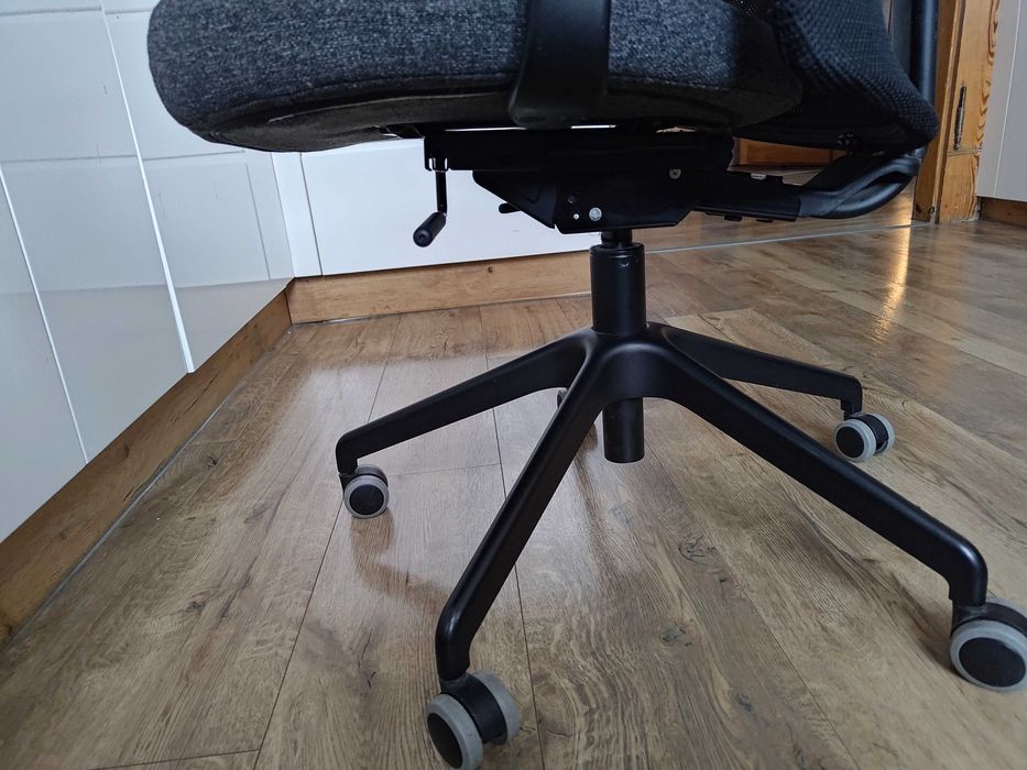 Krzesło biurowe z podłokietnikami - IKEA - JARVFJALLET