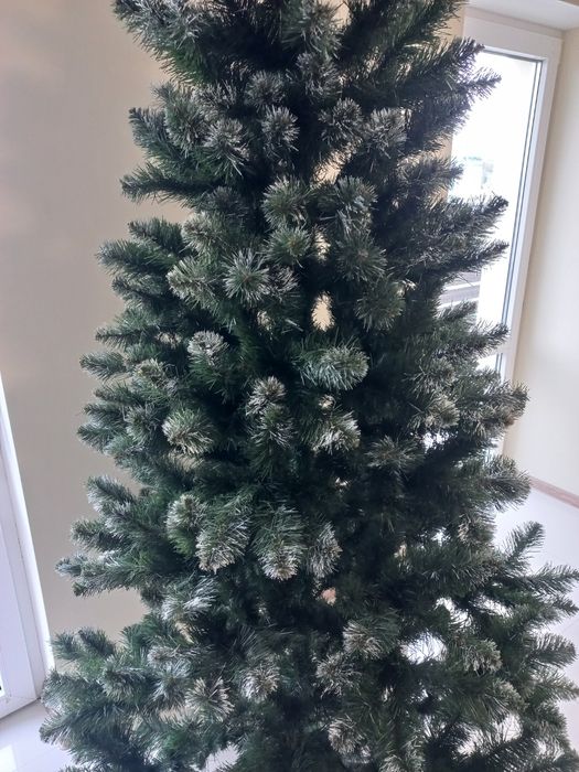 Продам ялинку 210 висоти пластик гарний стан