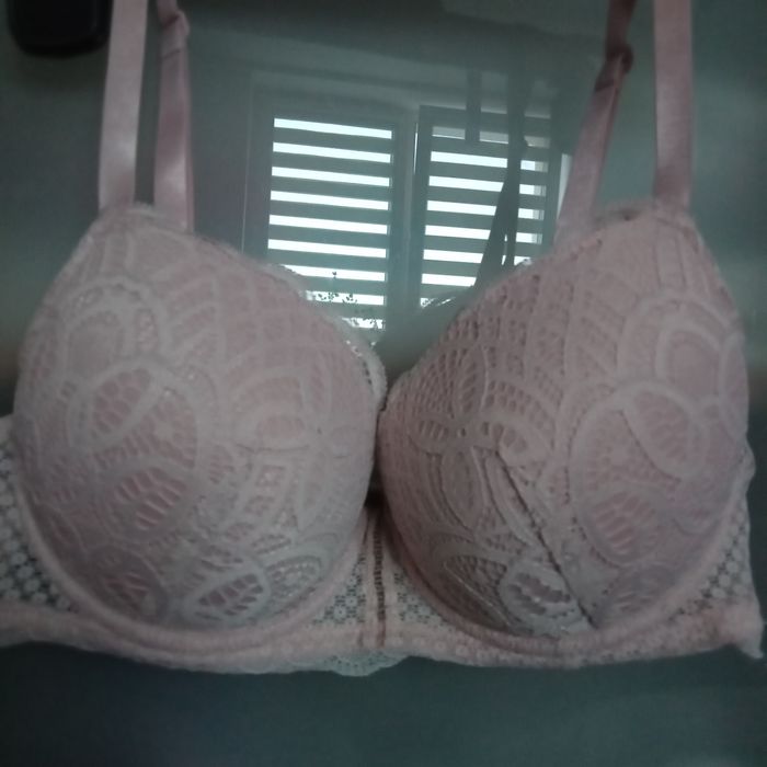 Biustonosz push up, koronkowy Esotiq 70D