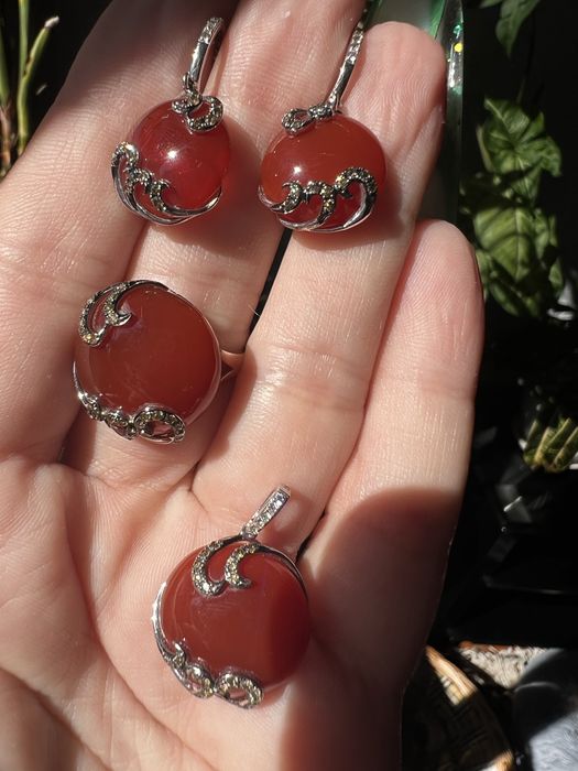 Золотые серьги,кулон и кольцо 585 пр.с природными бриллиантами