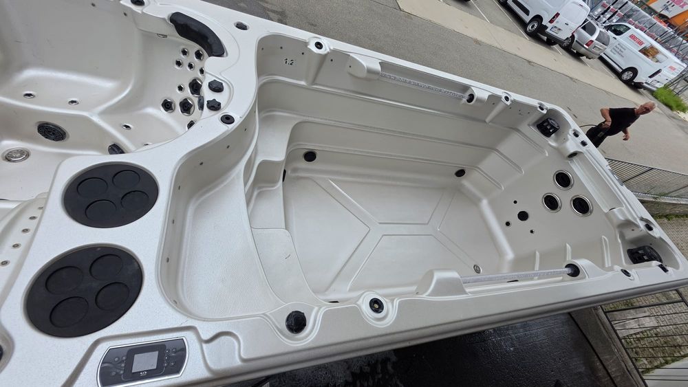 Jacuzzi swimspa  basen z przeciwpradem ogrod taraa caloroczne ocieplone