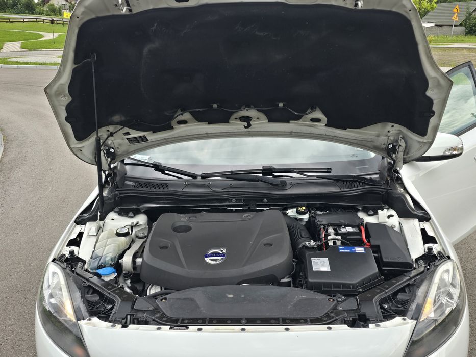 Volvo V40 D4 KINETIC 190km