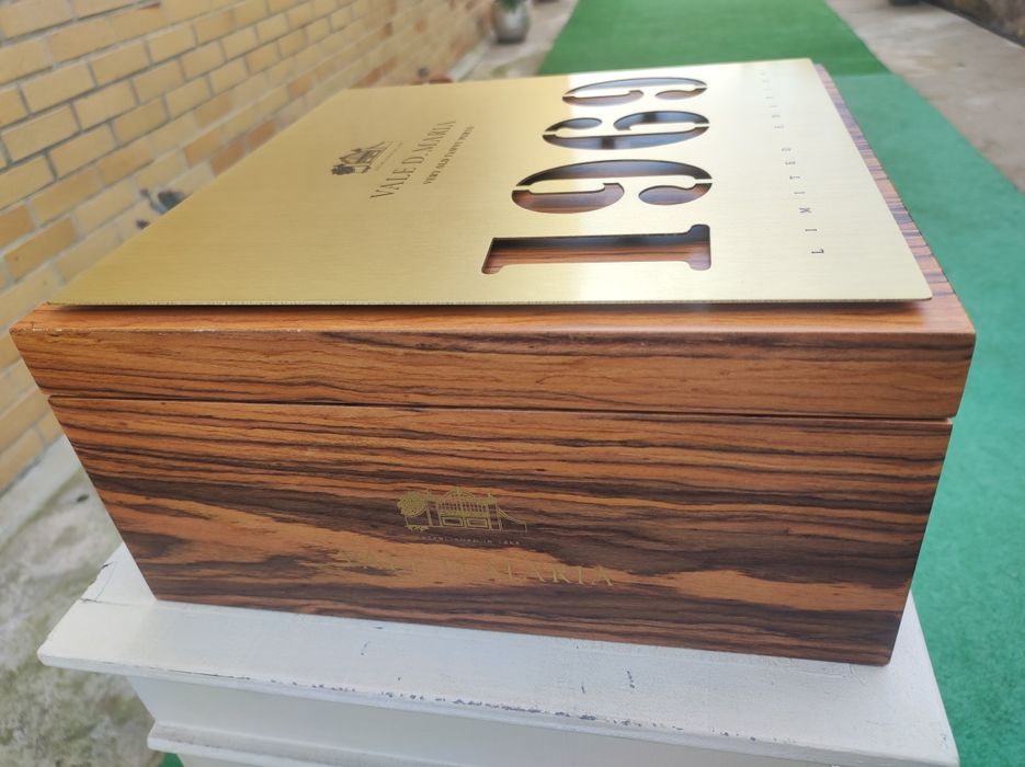 Caixa de vinho do Porto vale Dona Antónia 1969