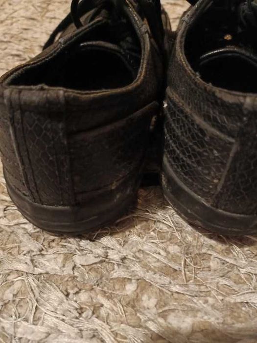 Czarne buty sportowe rozmiar 38