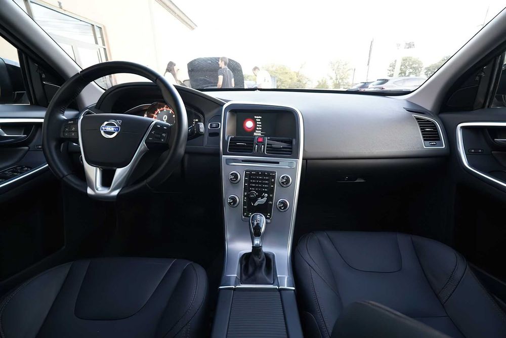 Volvo XC60      2016