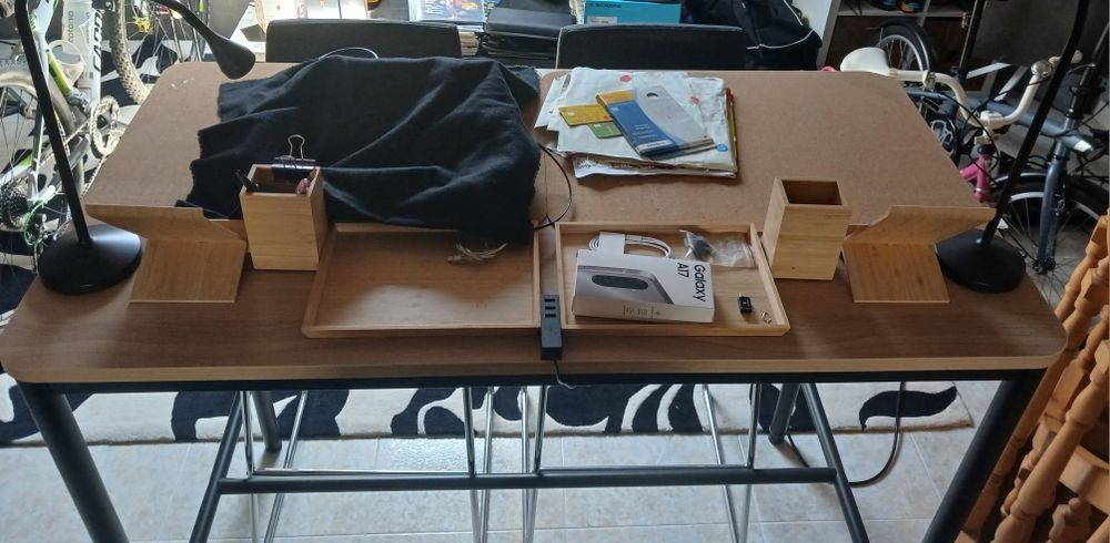 Mesa alta e 2 cadeiras altas conjunto