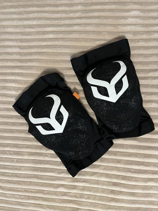 Ochraniacze kolan do snowboardu Demon