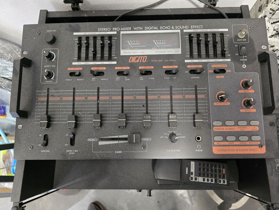 Armário de Som Yamaha