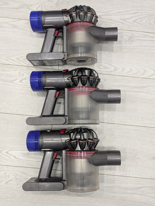 3 Dyson V8  пилососа  + труба