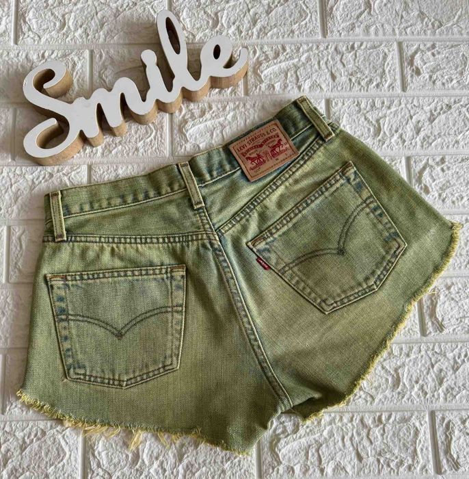 Cтильні шорти Levi's.