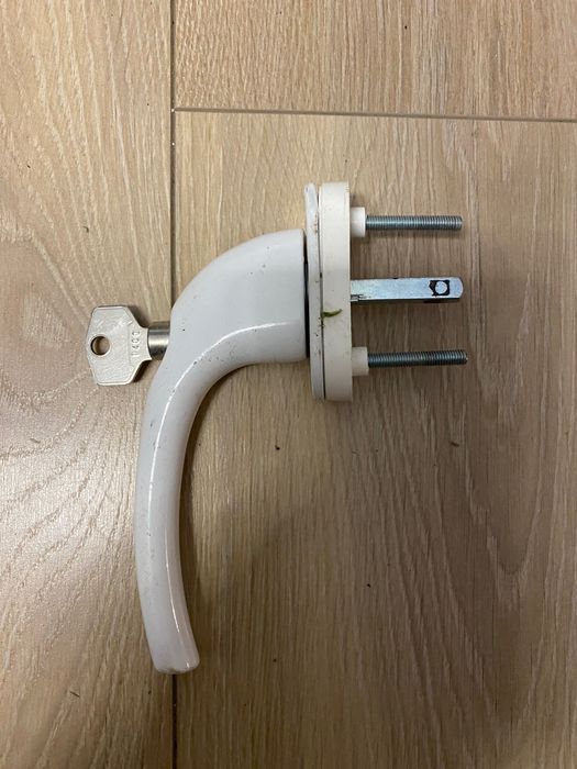 Klamka z zamkiem do stolarki okiennej