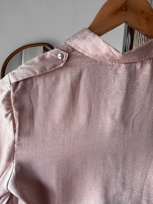 Camisa rosa acetinada Stradivarius tam. S