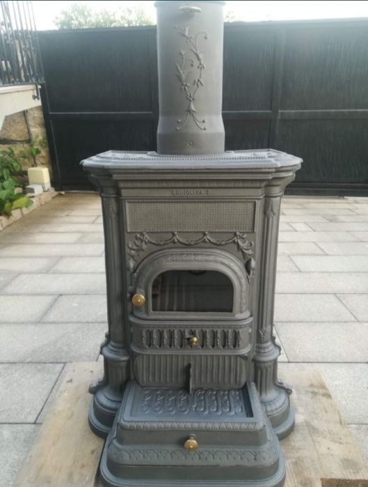 Salamandras antigas e material diverso