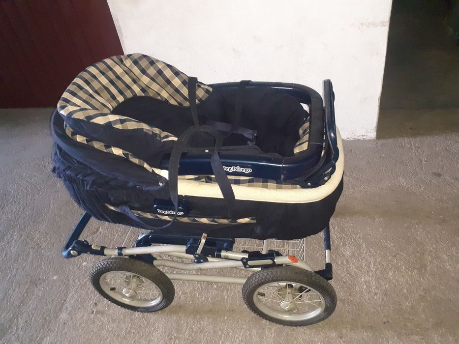 Carrinho de bebé clássico