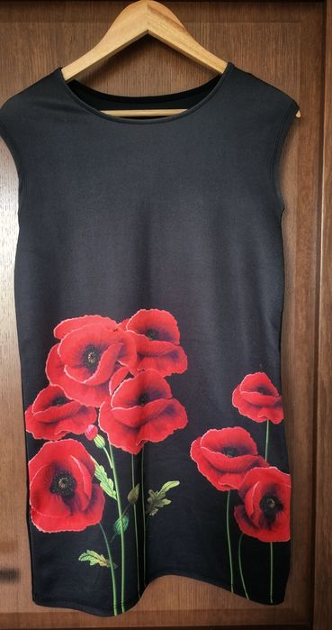 Elegancka, dopasowana sukienka z kolekcji Mohito