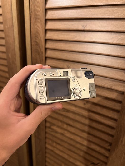 Легендарна Sony Cyber-shot DSC-P1 (2000 р.) — Рідкісна Y2K Ікона!