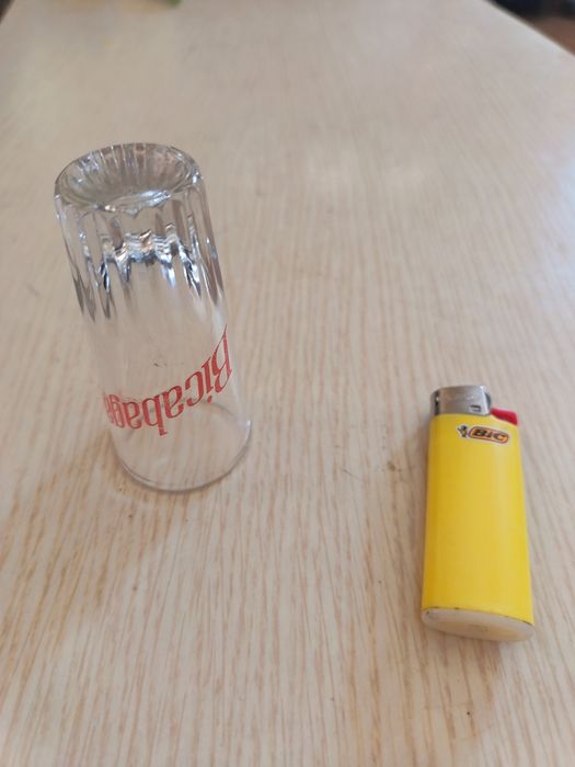 Copo de coleção "Bicabagaço" da adega Arrabidine.