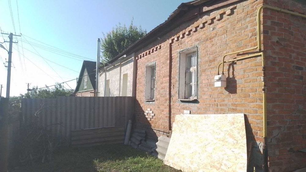 Гарна половина цегляного будинку в місті Мерефа