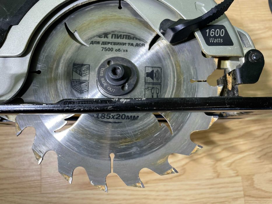 Stanley STSC1618 Дискова пила (циркулярка) 1600W